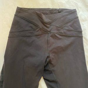 Lululemon high waisted black leggings. Old design.